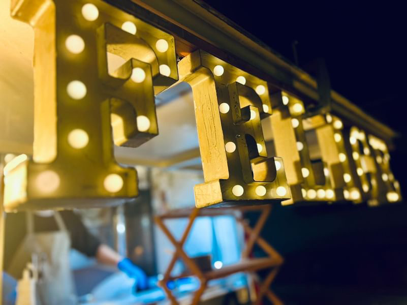 FELICEキッチンカーのネオンサイン