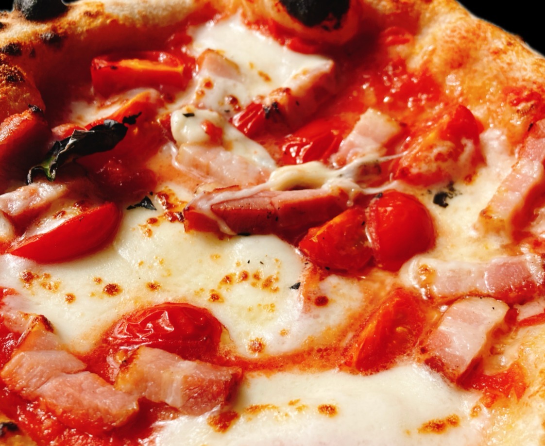 FELICEキッチンカーのベーコンピザ