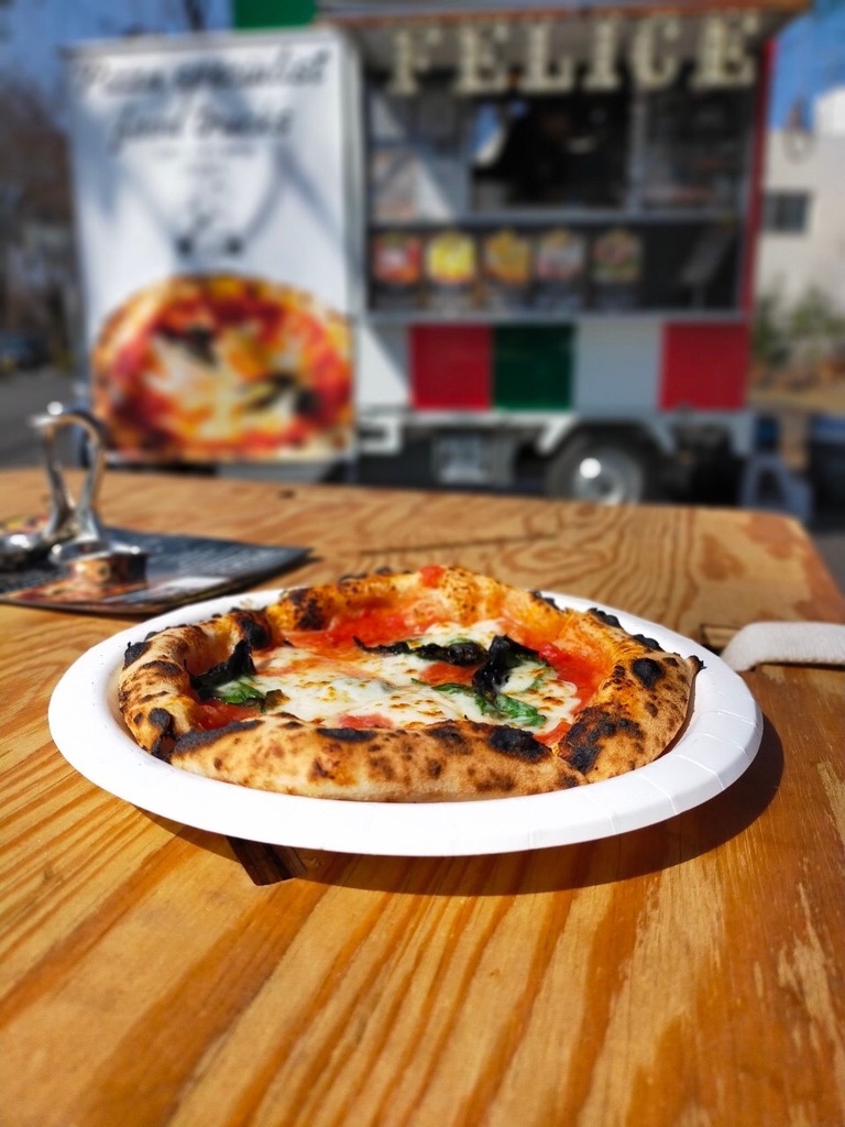 FELICEキッチンカーのフードトラック外観